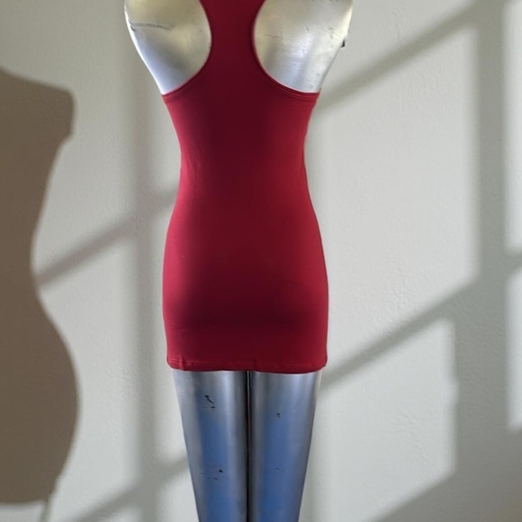 Red Sleeveless Women's Top Size S, M, L - Picture 3 of 4